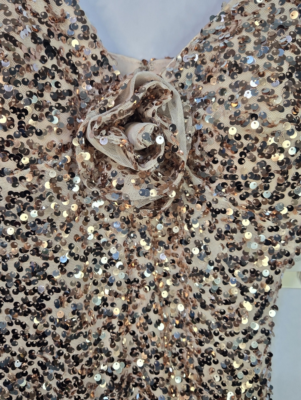 Taylor Size 2 Rose Gold Sequin Formal Strappy Fitted Dress, Rose Detail NWT - Picture 5 of 10
